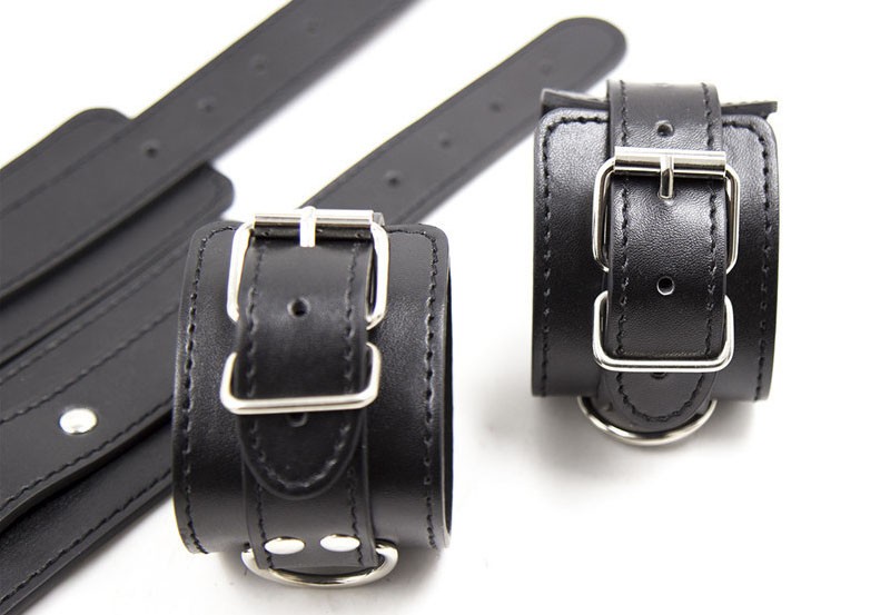  Shop bán Đồ chơi bạo dâm còng tay cân nhập khẩu