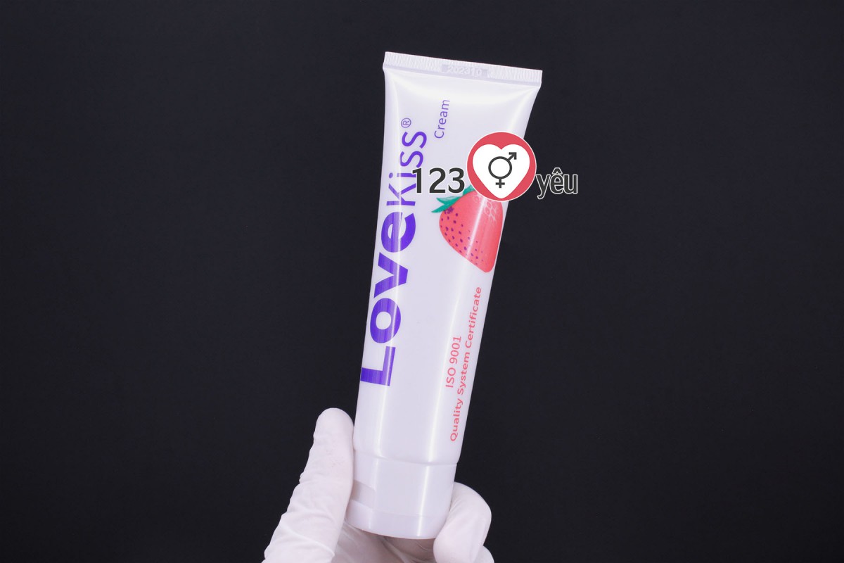 Gel bôi trơn Love Kiss hương dâu 100ml bôi trơn tự nhiên Gel bôi trơn Love Kiss hương dâu 100ml bôi trơn tự nhiên