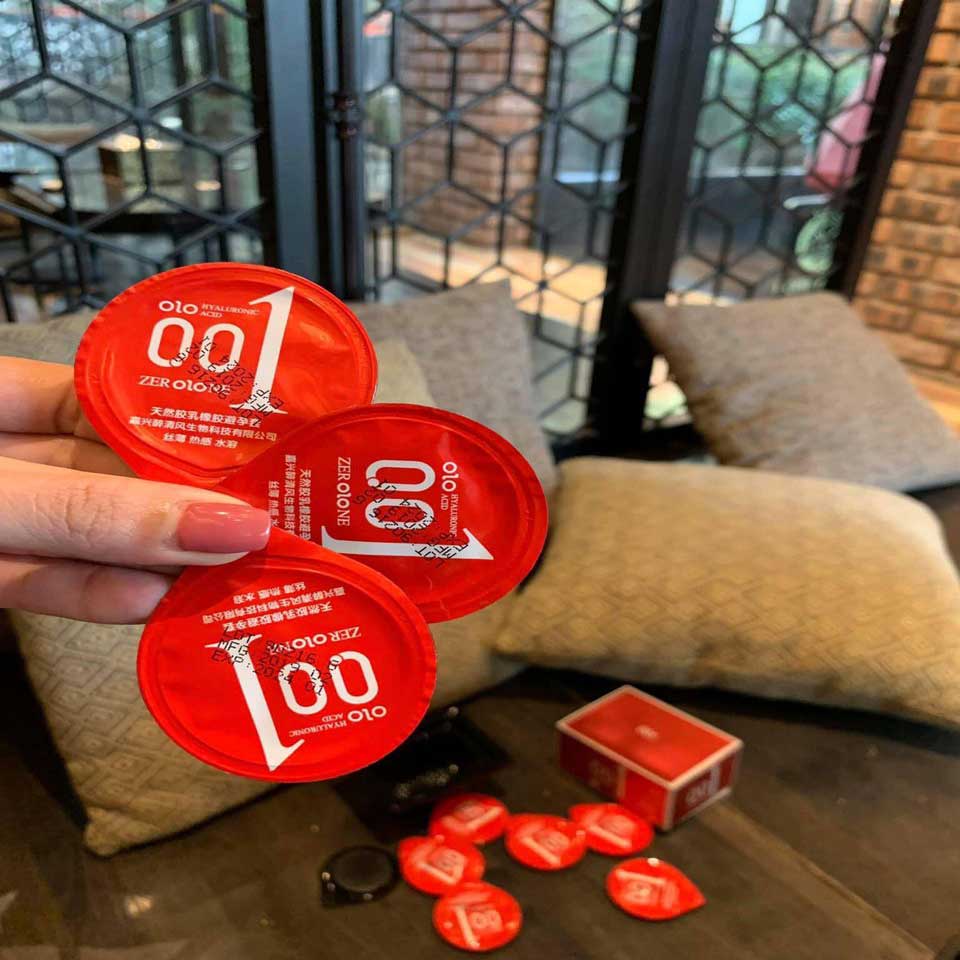 Bao cao su OLO 0.01 đỏ siêu mỏng nóng ấm hộp 10 cái an toàn